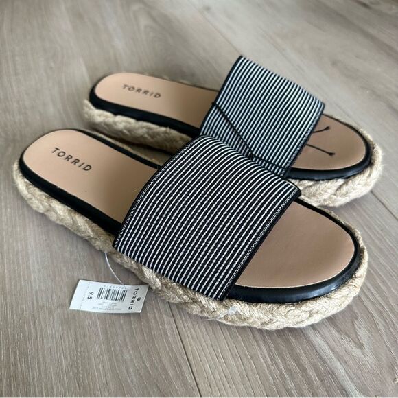 NWT! Torrid Single Band Espadrille Platform Slide Women Sz 9.5 Black & White - Picture 1 of 9